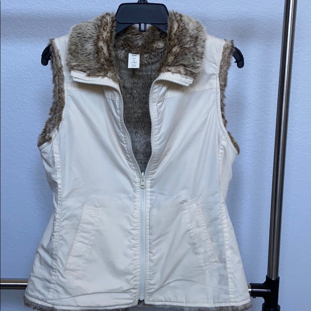 Gap reversible faux fur vest